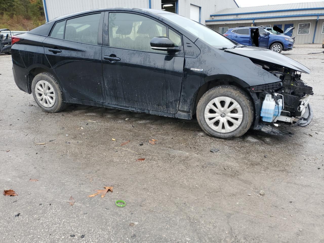 2020 Toyota Prius Le - Image 4