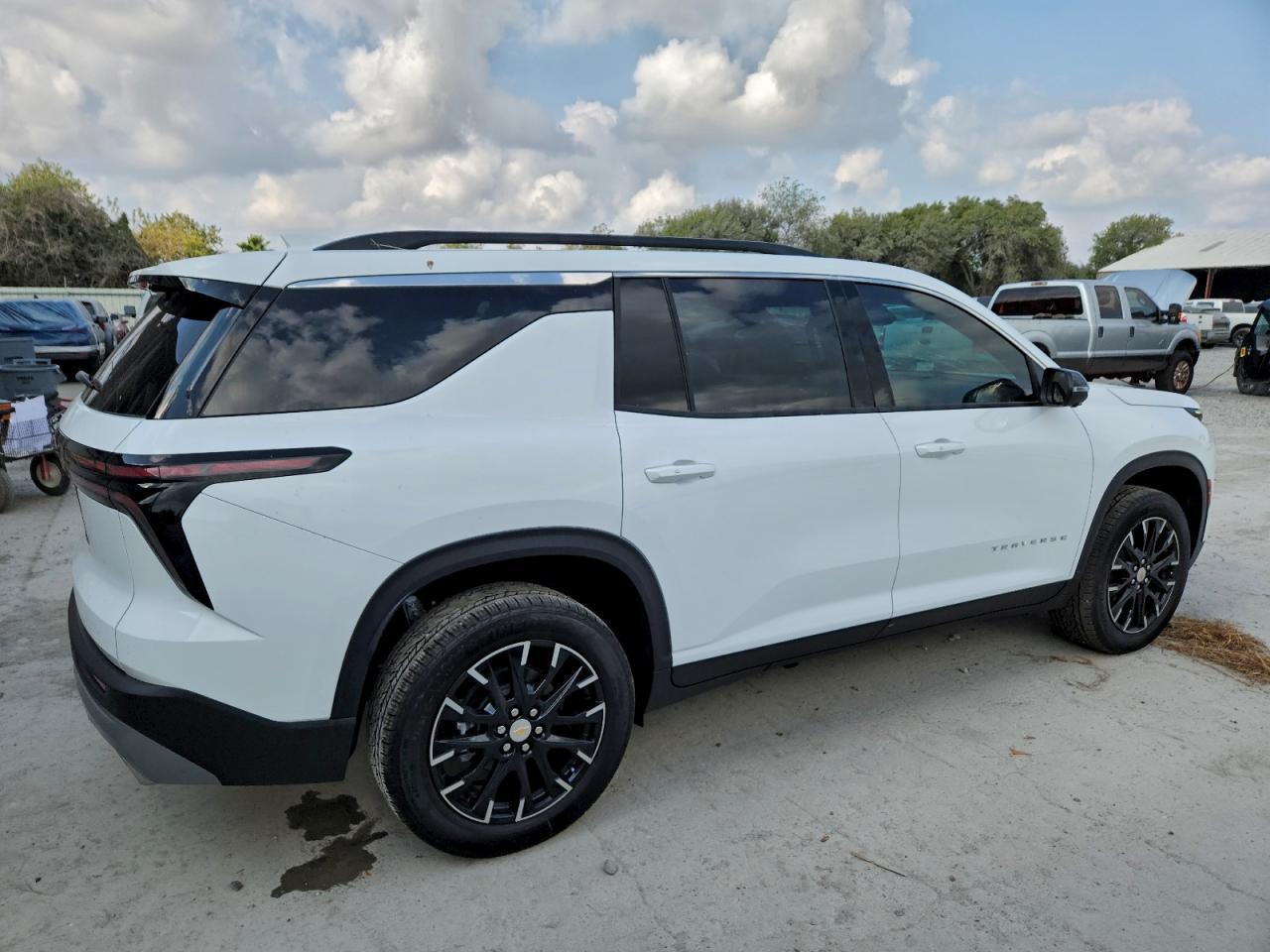 2026 Chevrolet Traverse Lt - Фото 3