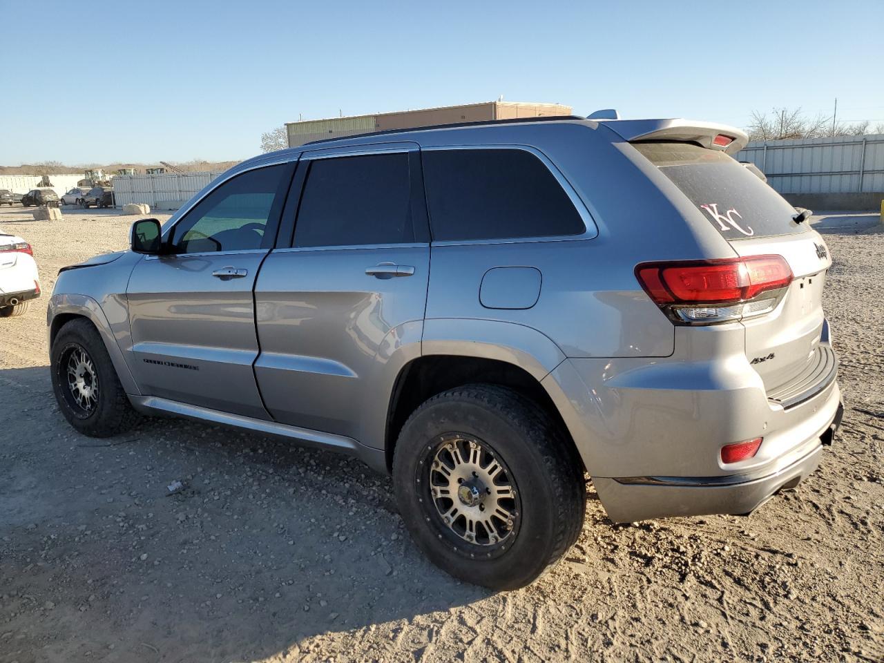 2015 Jeep Grand Cherokee Overland - Image 2