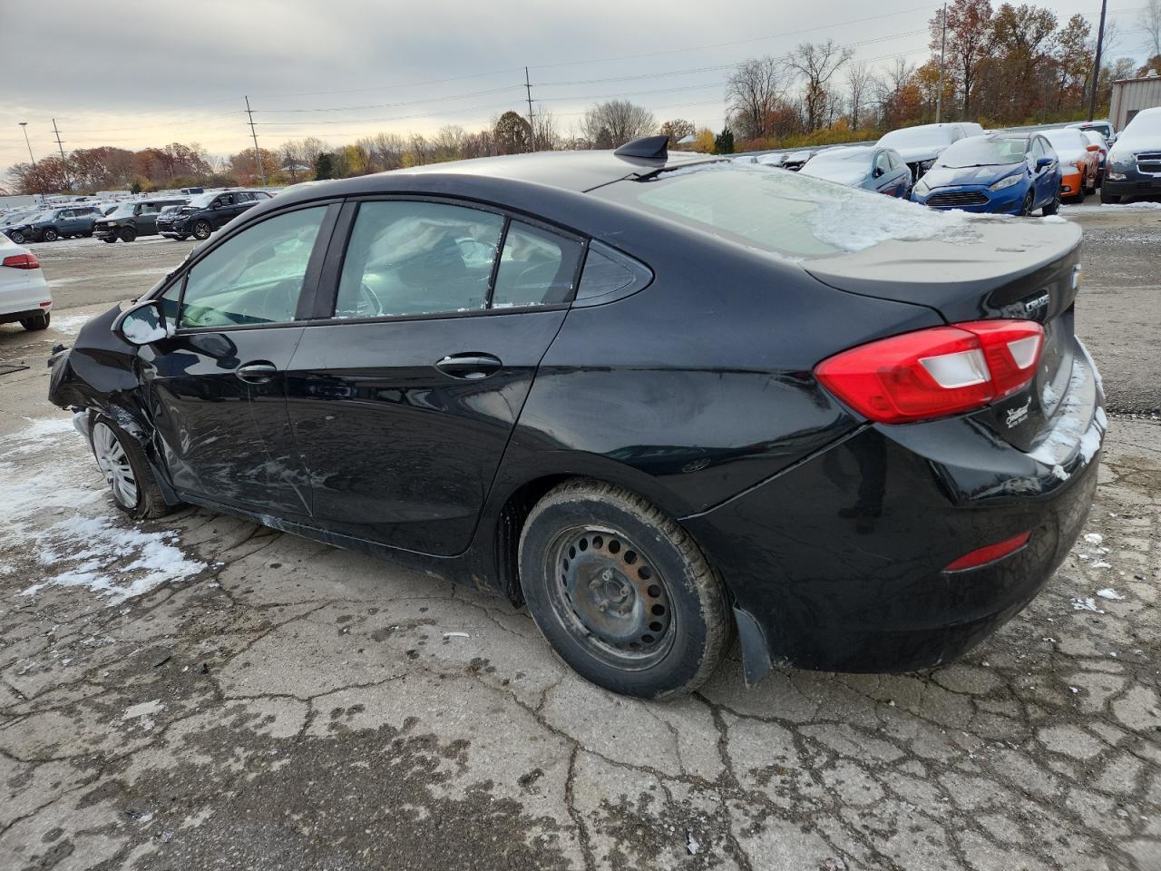 2017 Chevrolet Cruze Ls - Фото 2