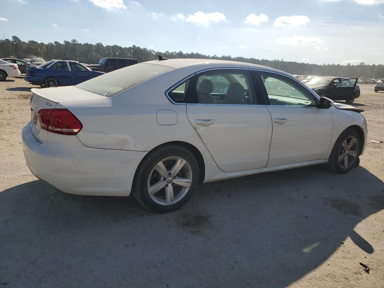 2012 Volkswagen Passat Se - Image 3