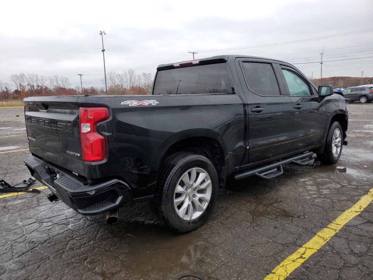 2021 Chevrolet Silverado K1500 Custom - Фото 3