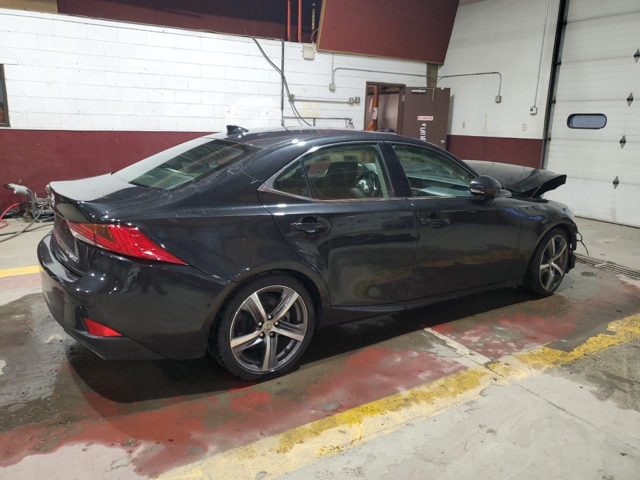2017 Lexus Is 300 - Фото 3