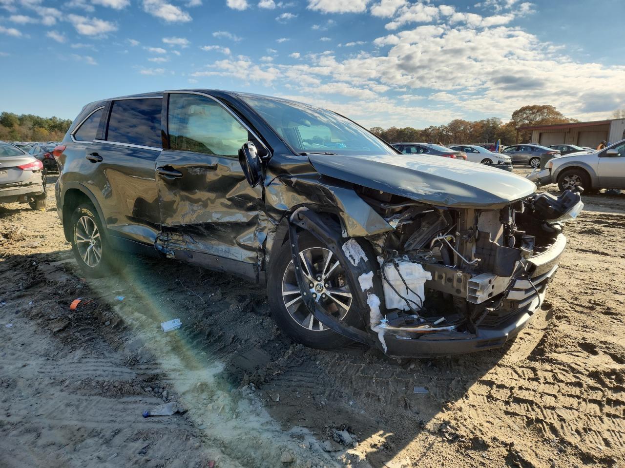 2019 Toyota Highlander Le - Image 4