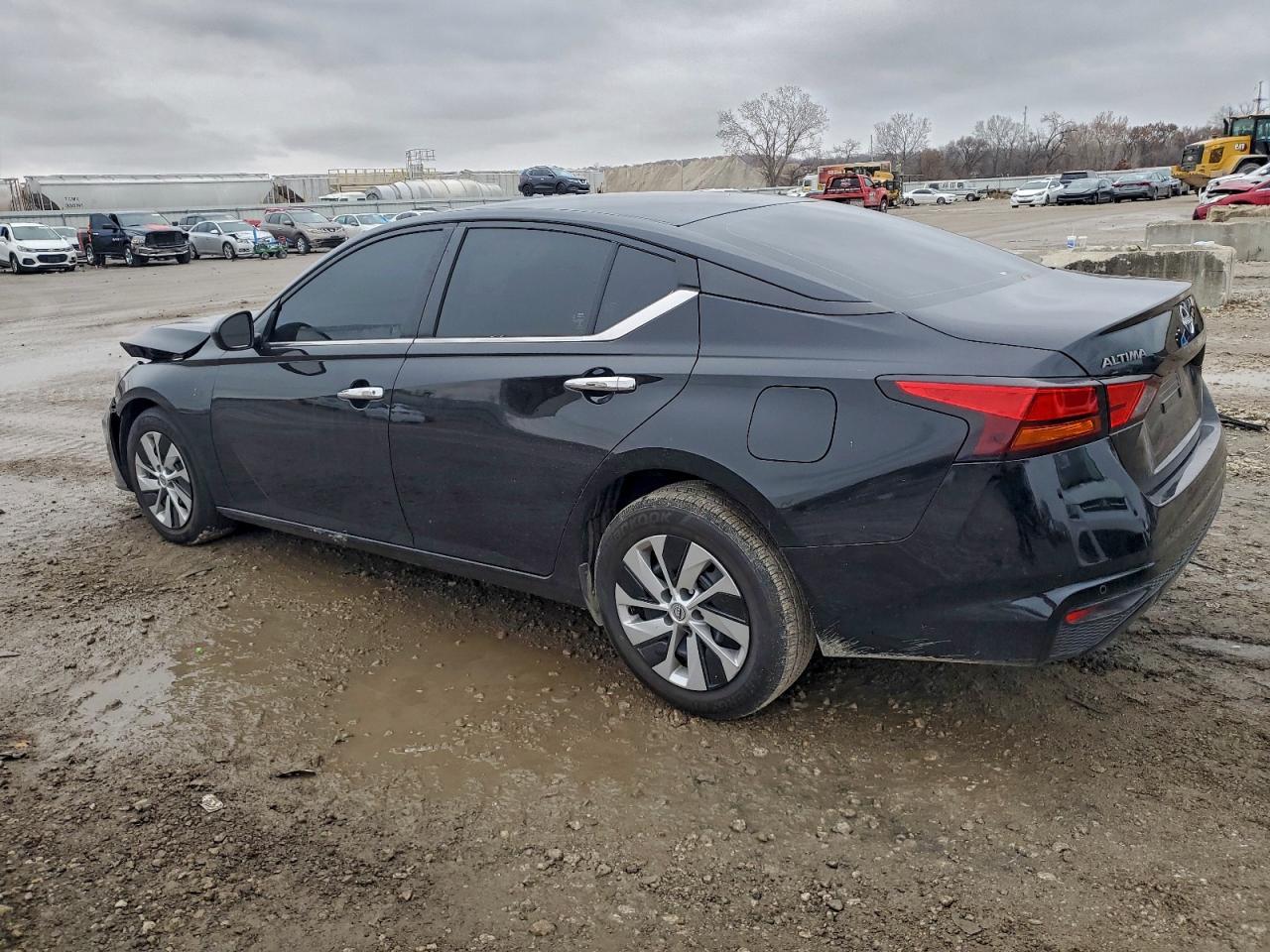 2024 Niss Altima S - Image 2