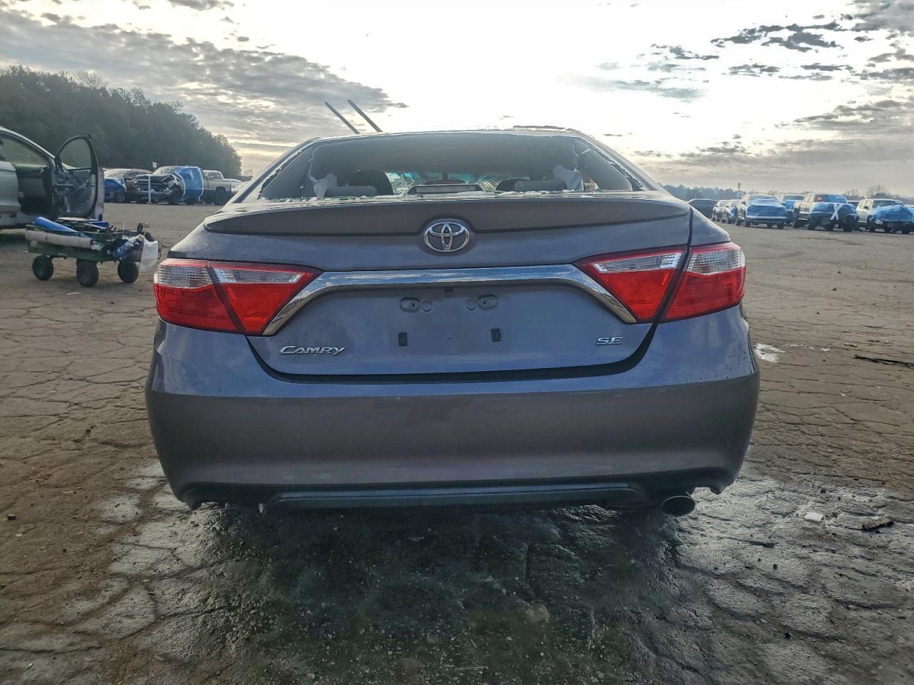 2015 Toyota Camry Se - Фото 6