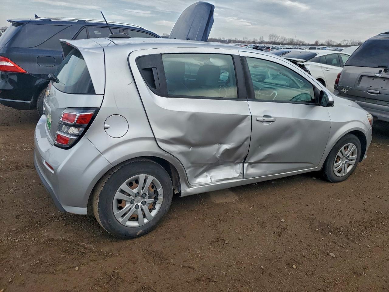 2020 Chevrolet Sonic - Фото 3