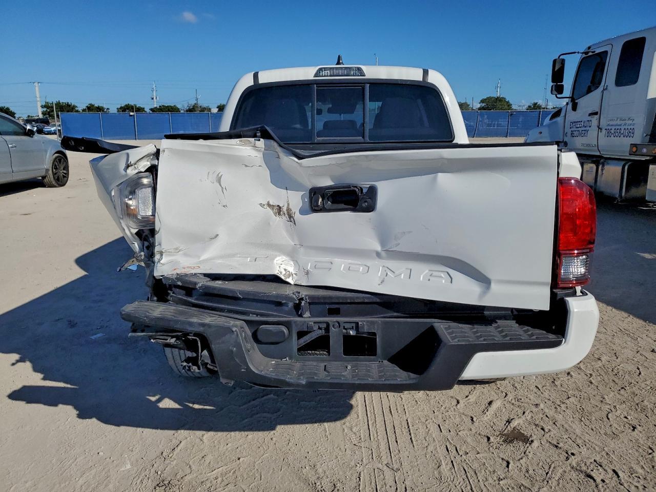 2022 Toyota Tacoma Double Cab - Image 6