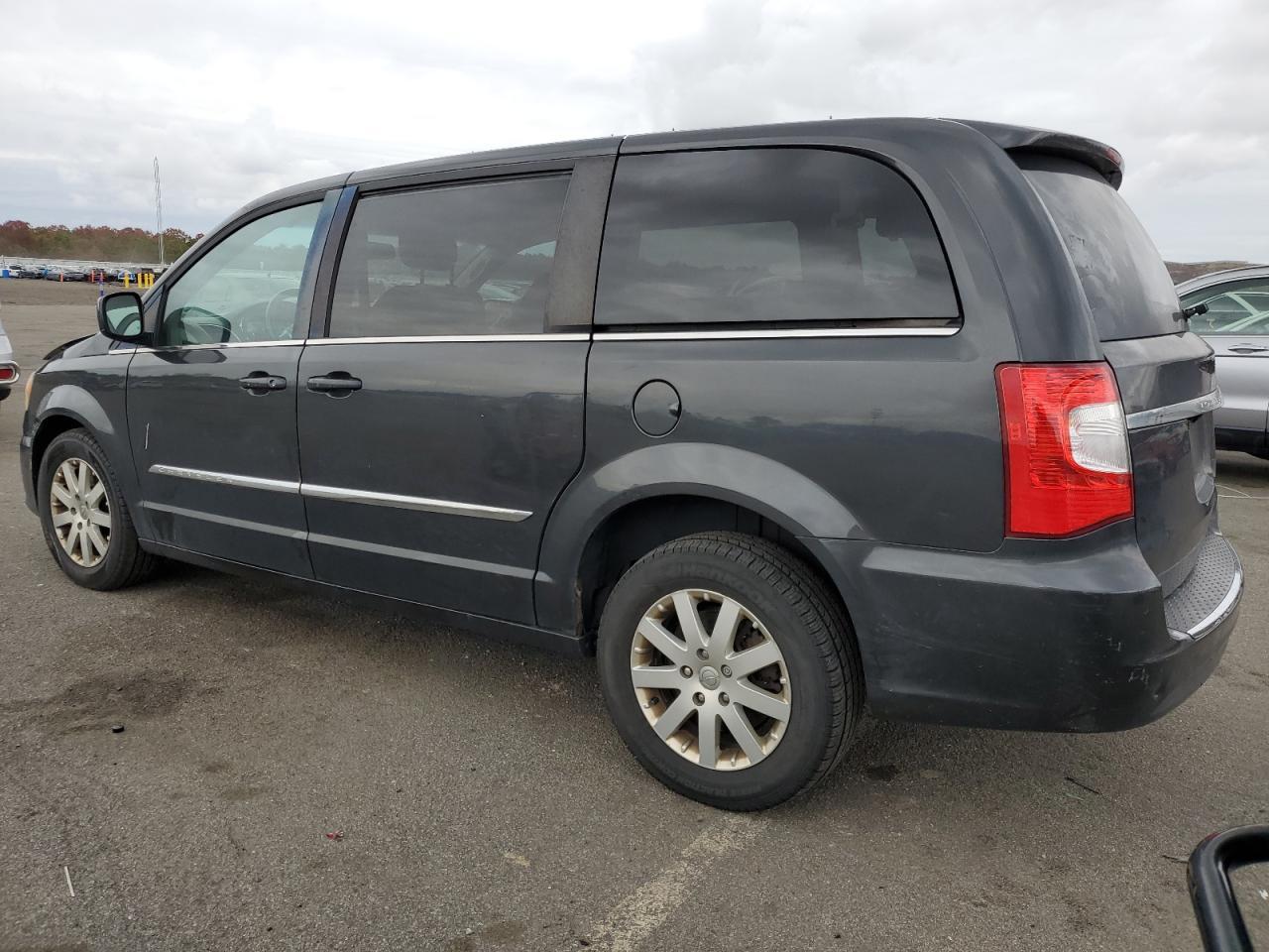 2012 Chrysler Town & Country Touring - Фото 2