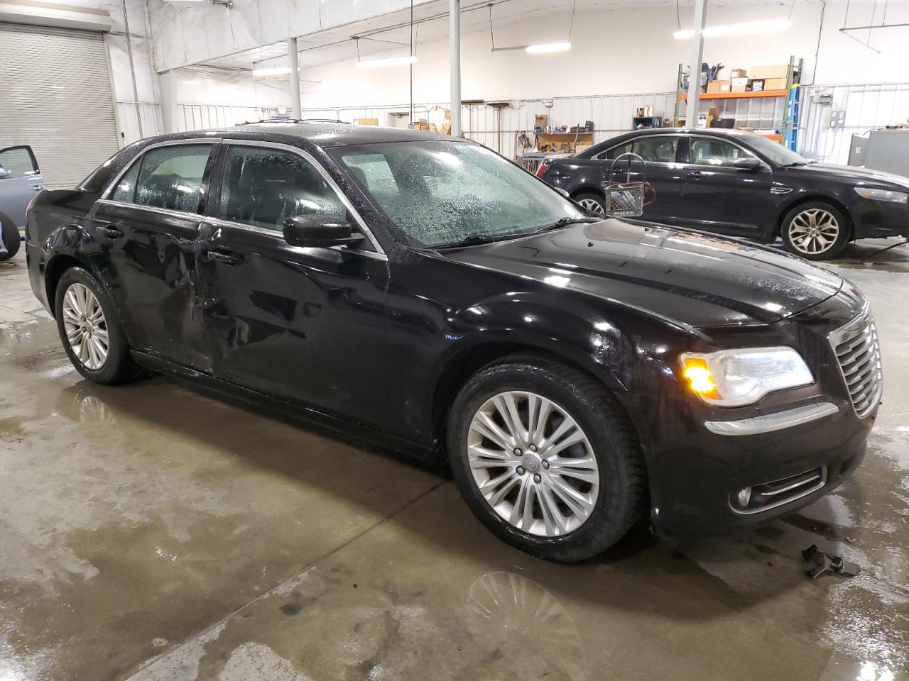 2014 Chrysler 300 - Фото 4