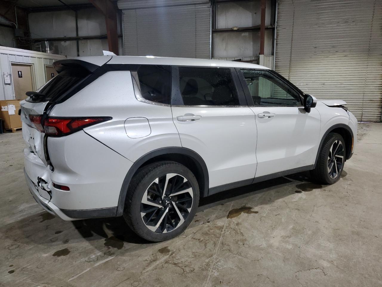 2024 Mitsubishi Outlander Se - Image 3