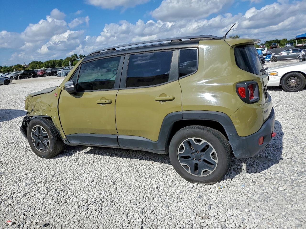 2015 Jeep Renegade Trailhawk - Фото 2