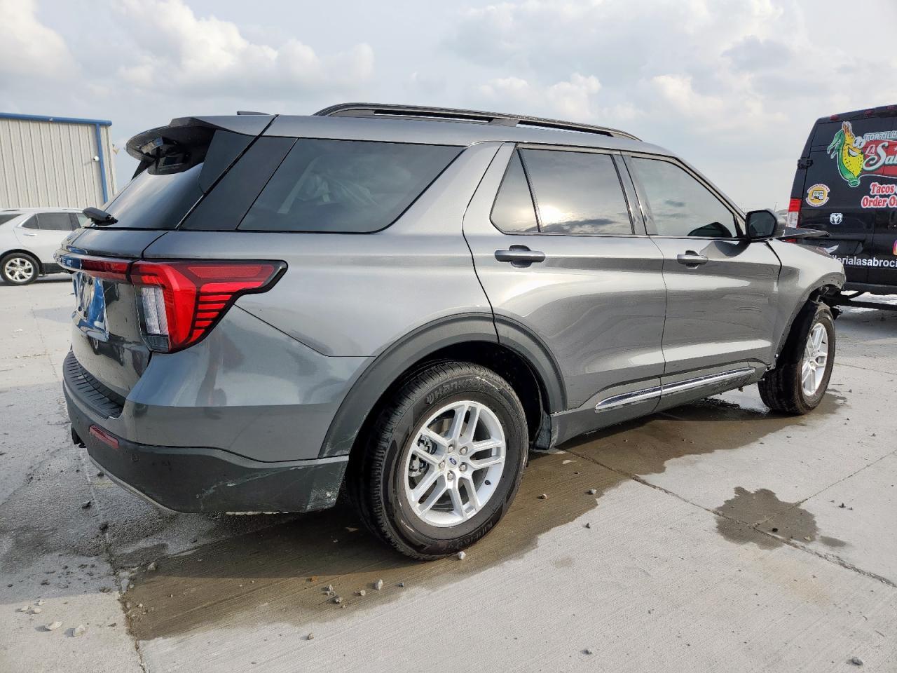 2025 Ford Explorer Active - Фото 3