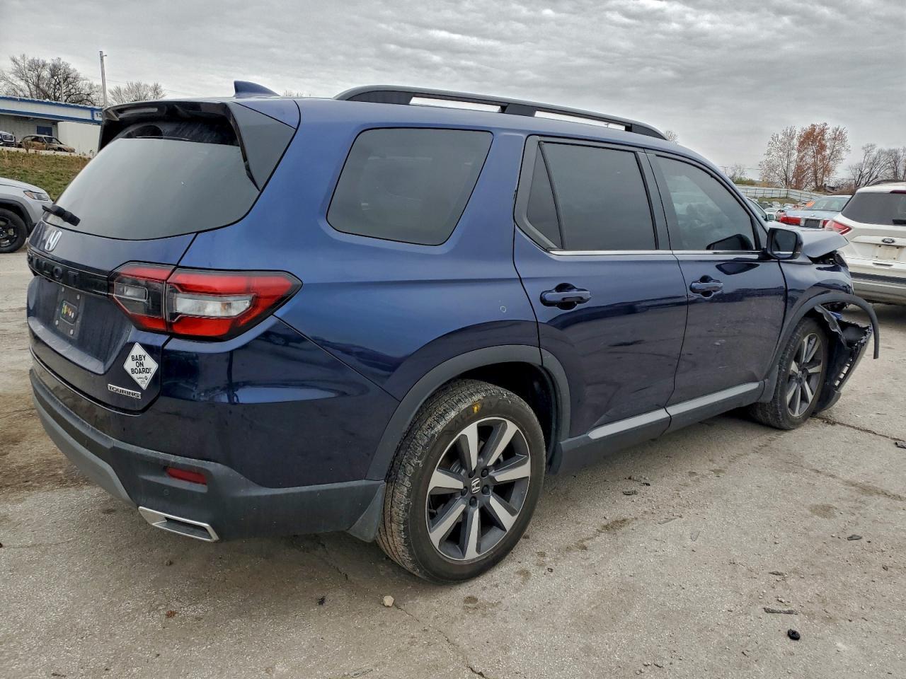 2023 Honda Pilot Touring - Image 3