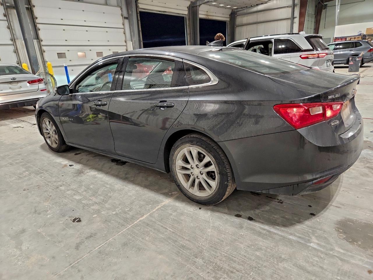 2017 Chevrolet Malibu Lt - Image 2