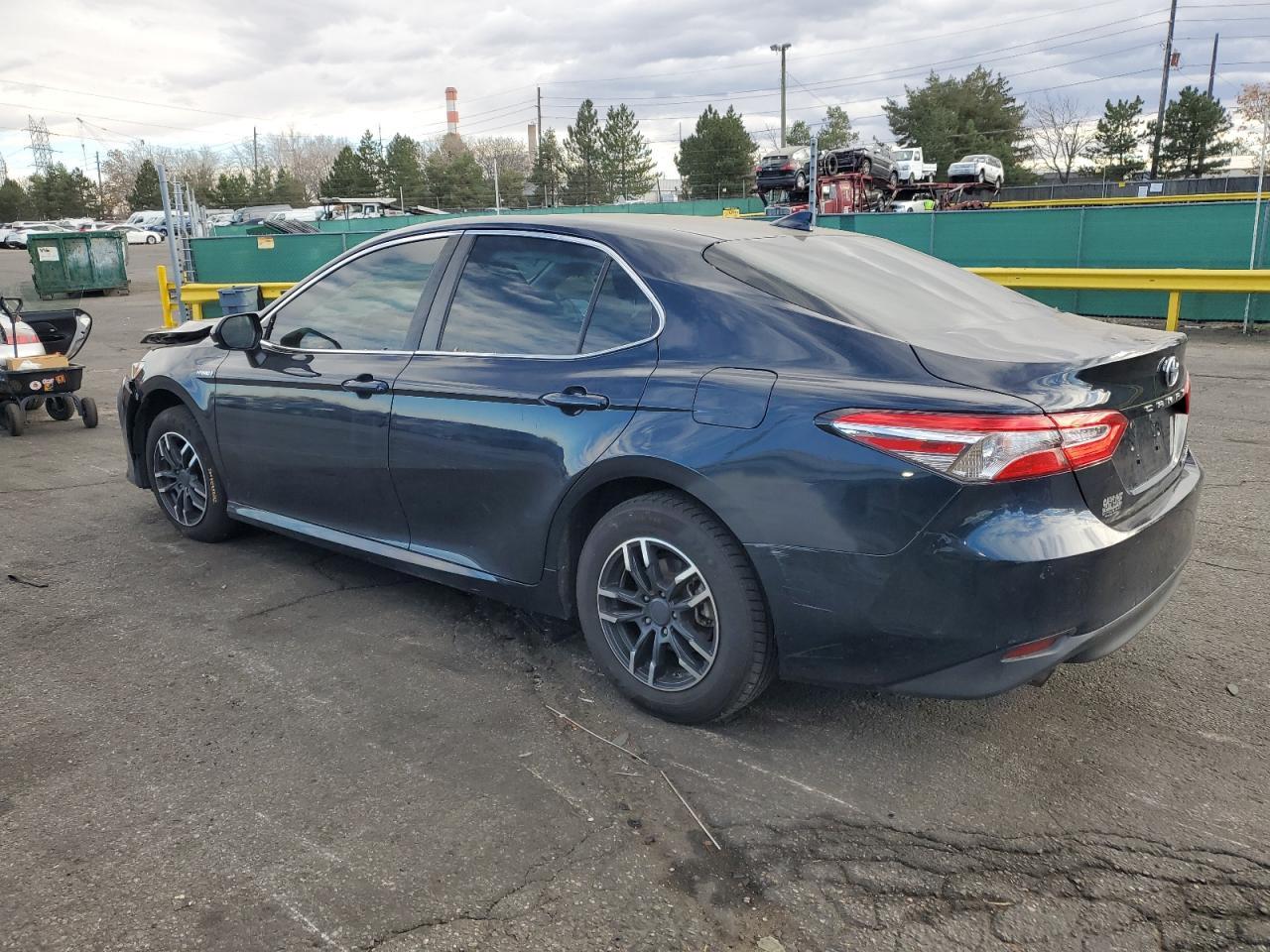 2019 Toyota Camry Le - Фото 2