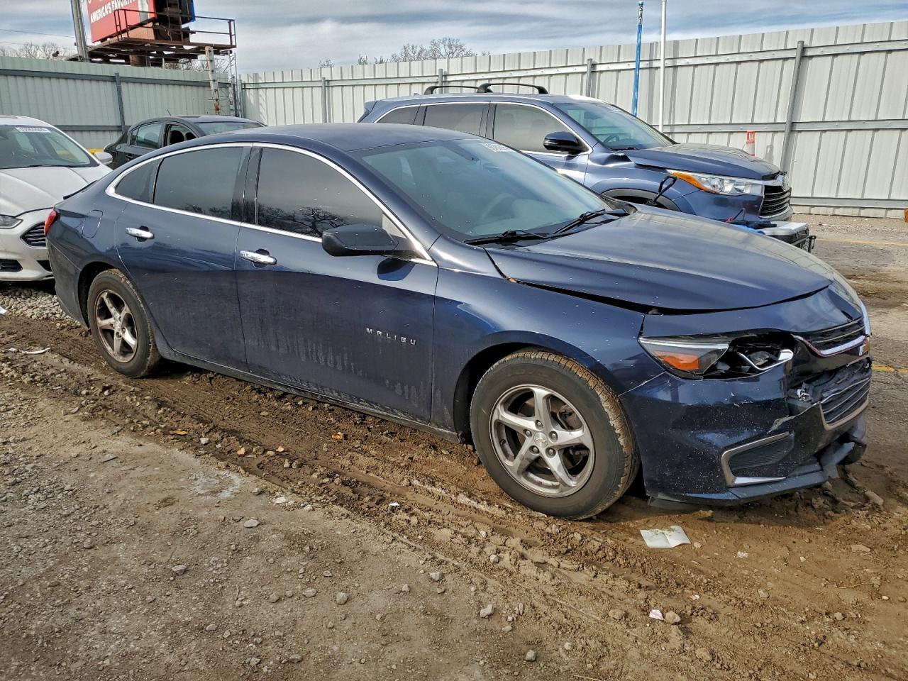 2017 Chevrolet Malibu Ls - Фото 4