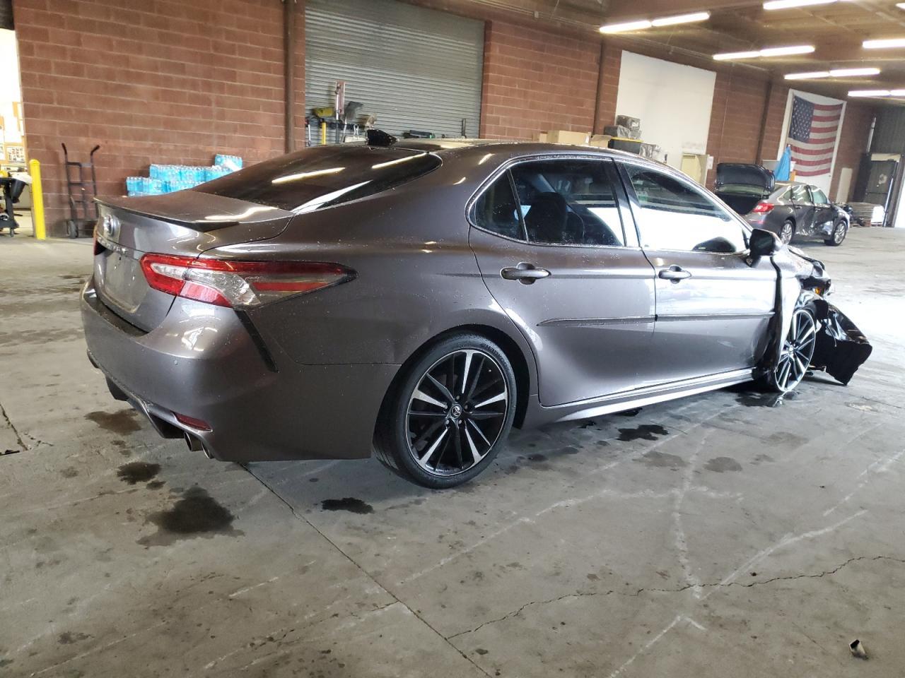 2018 Toyota Camry Xse - Фото 3