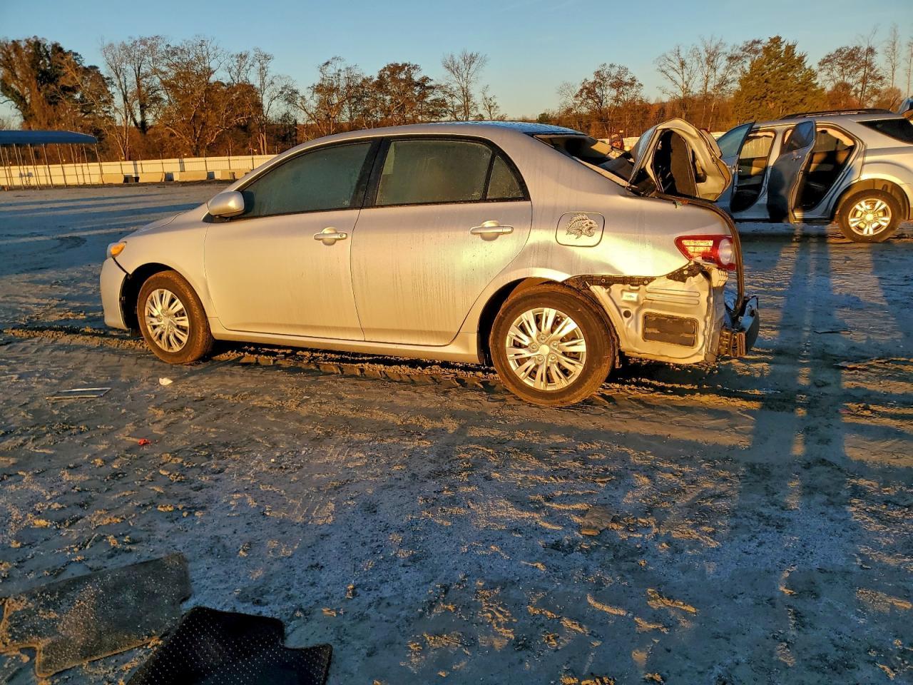 2011 Toyota Corolla Base - Фото 2
