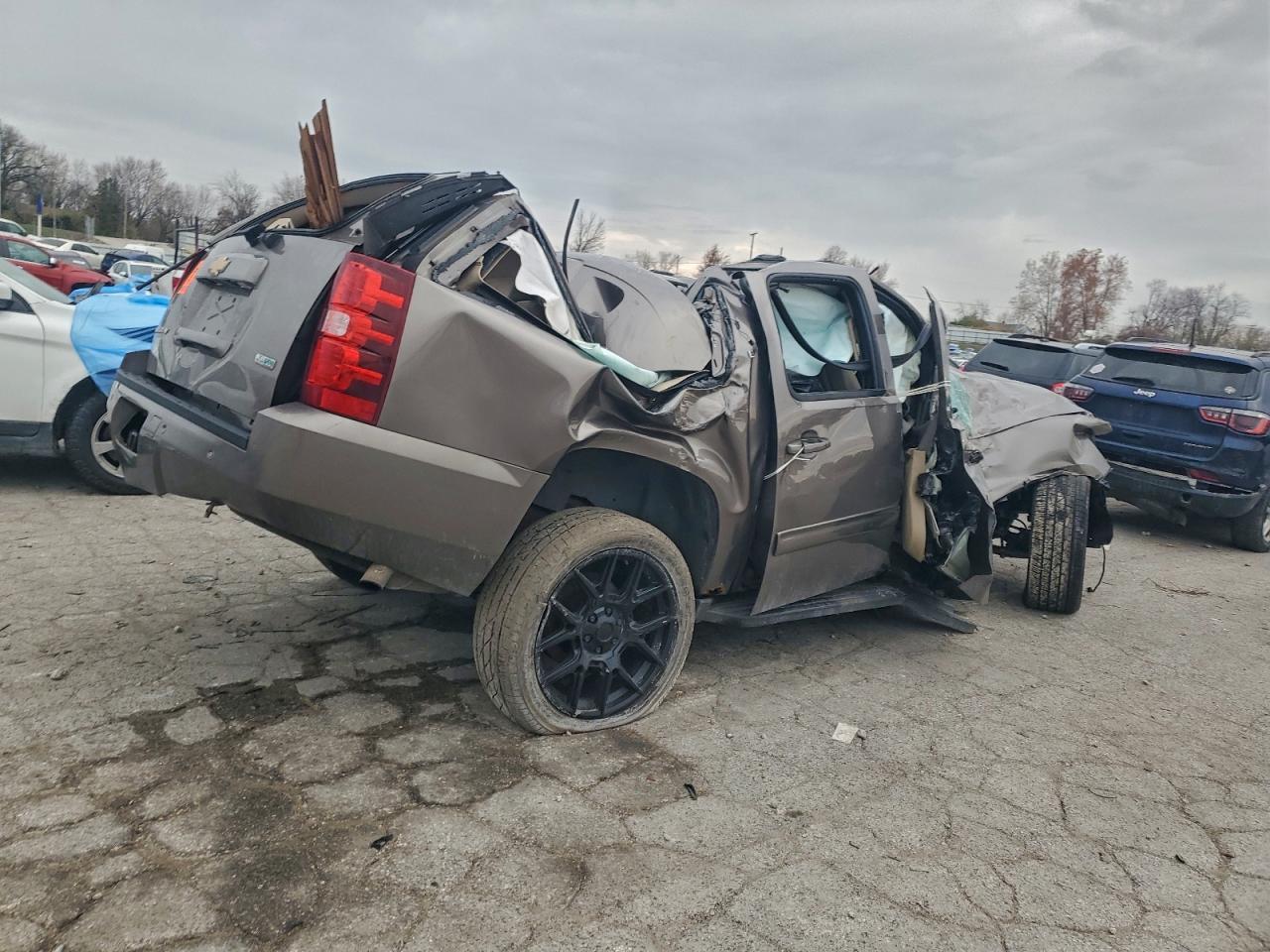 2012 Chevrolet Suburban K1500 Lt - Image 3
