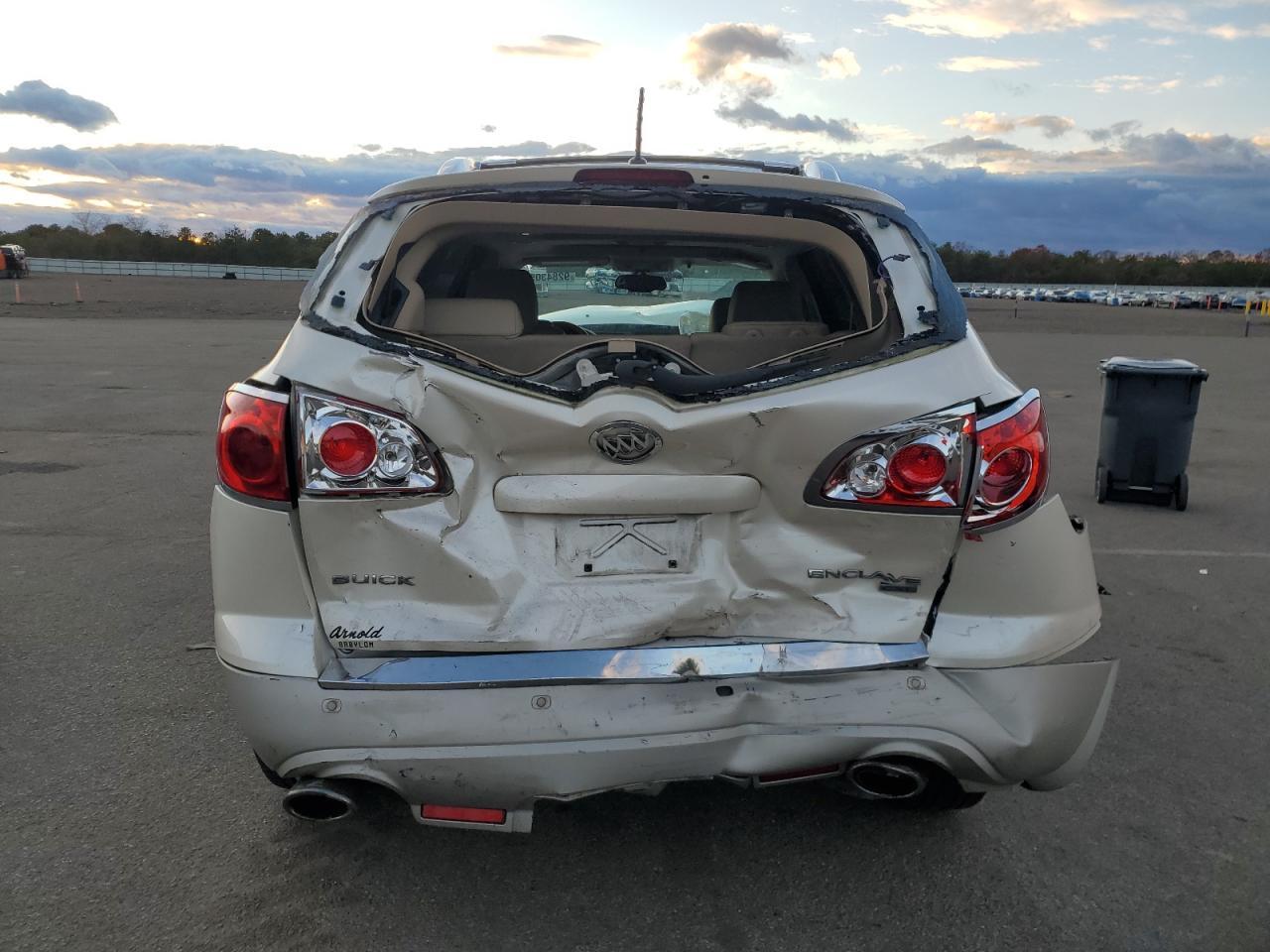2011 Buic Enclave - Image 6