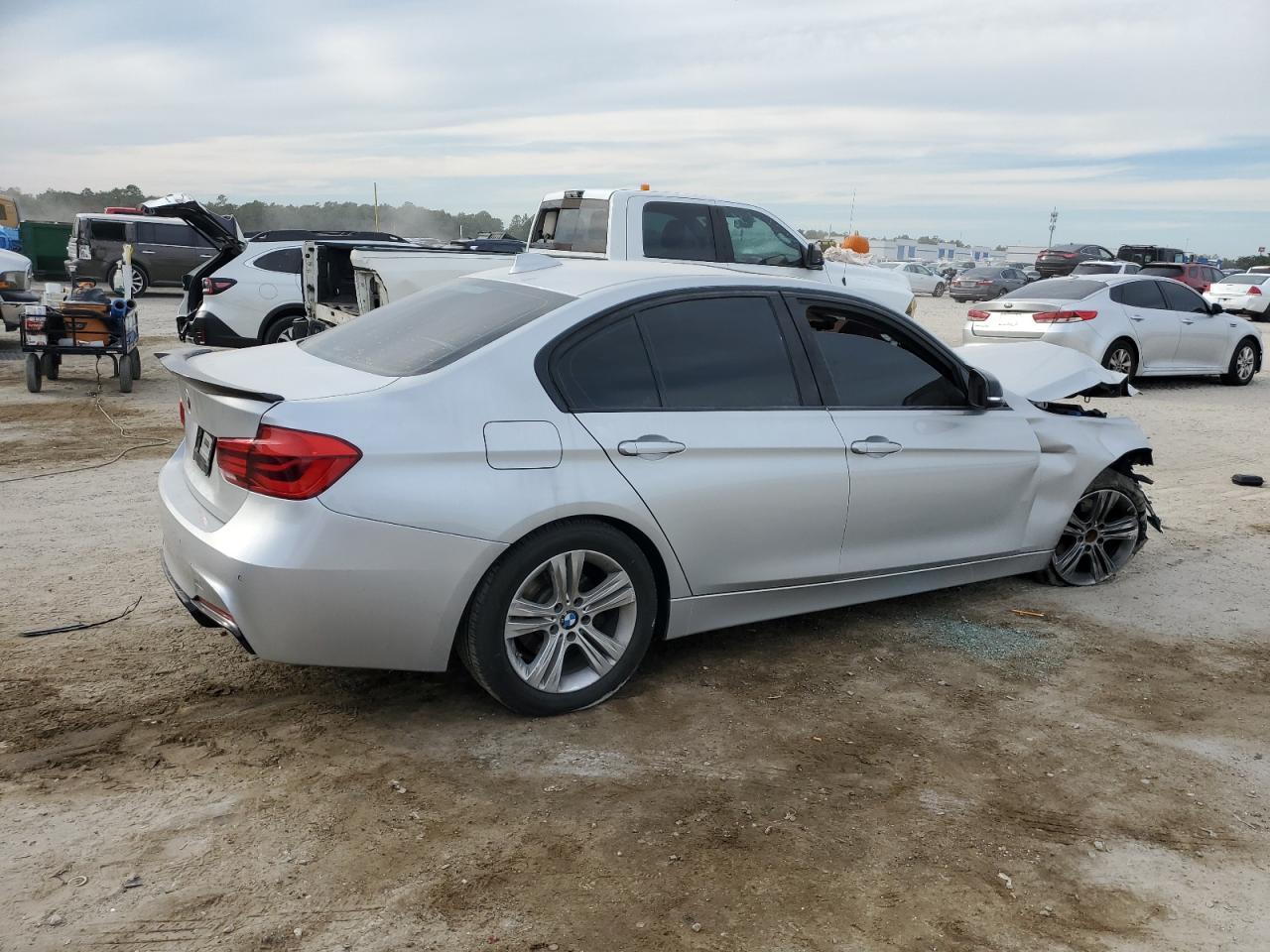 2017 BMW 330 I - Фото 3