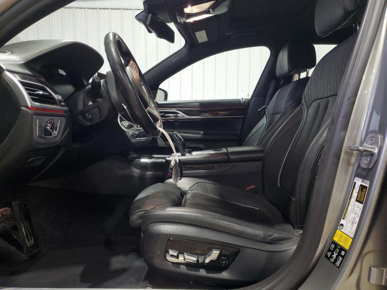 2020 BMW 750 Xi - Фото 7