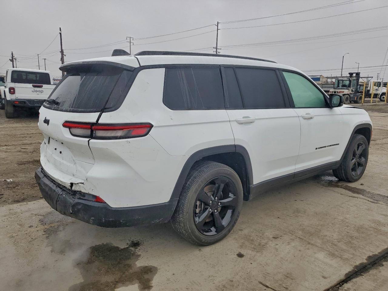 2023 Jeep Grand Cherokee L Laredo - Image 3