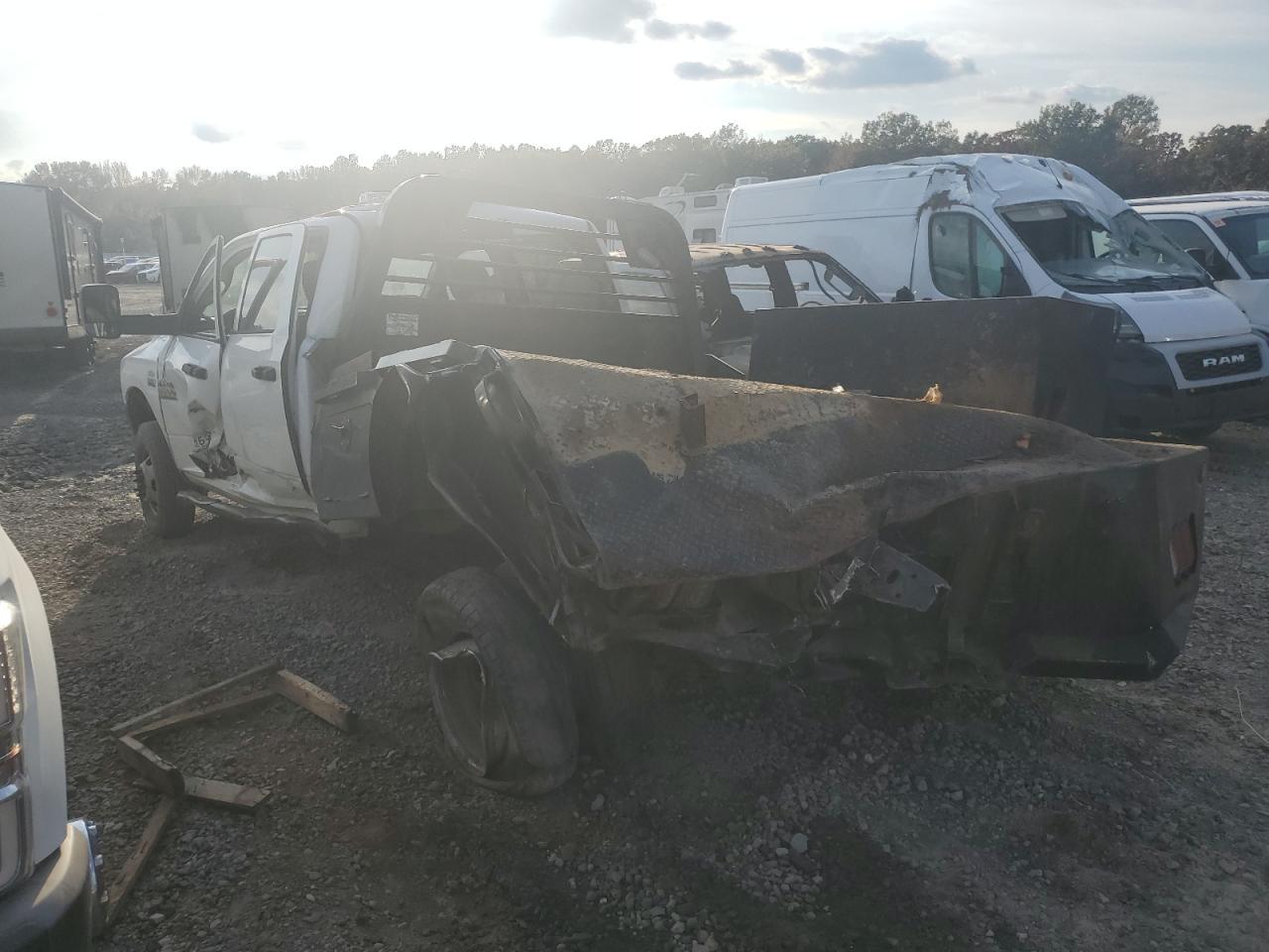2018 Ram Trucks 3500 - Delivery Truck - Фото 2