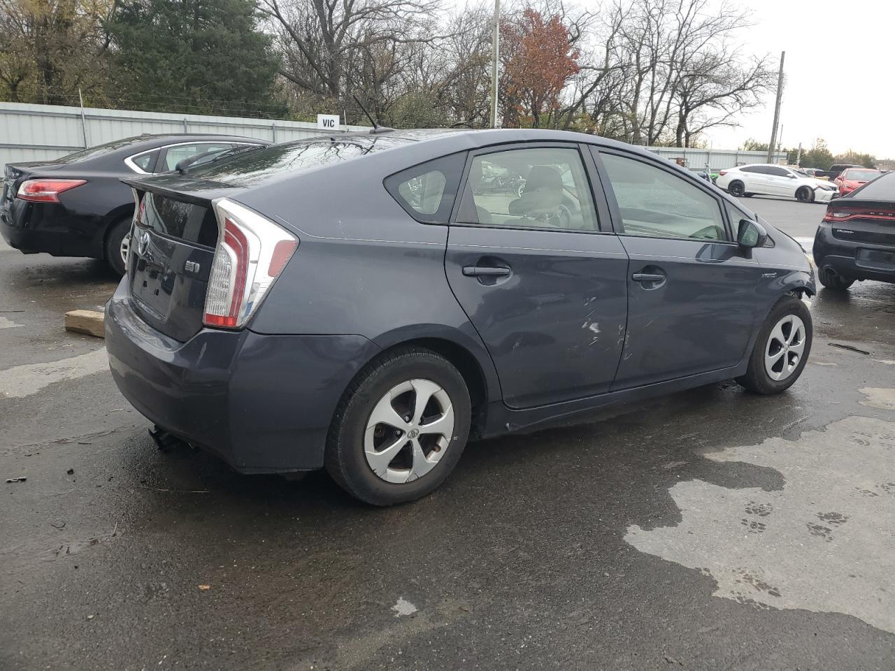 2012 Toyota Prius Three - Image 3