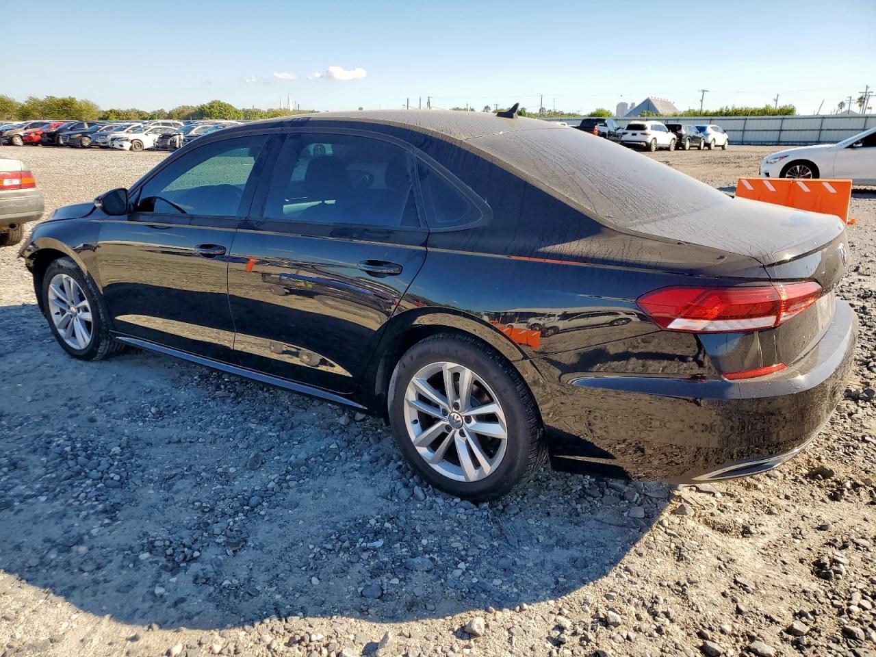 2021 Volkswagen Passat S - Фото 2