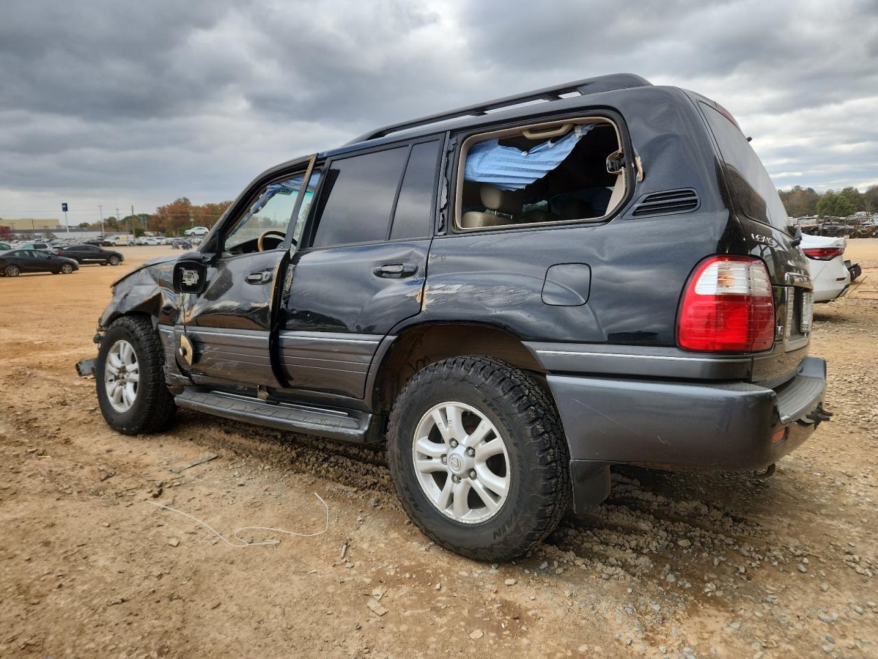 2004 Lexus Lx 470 - Image 2