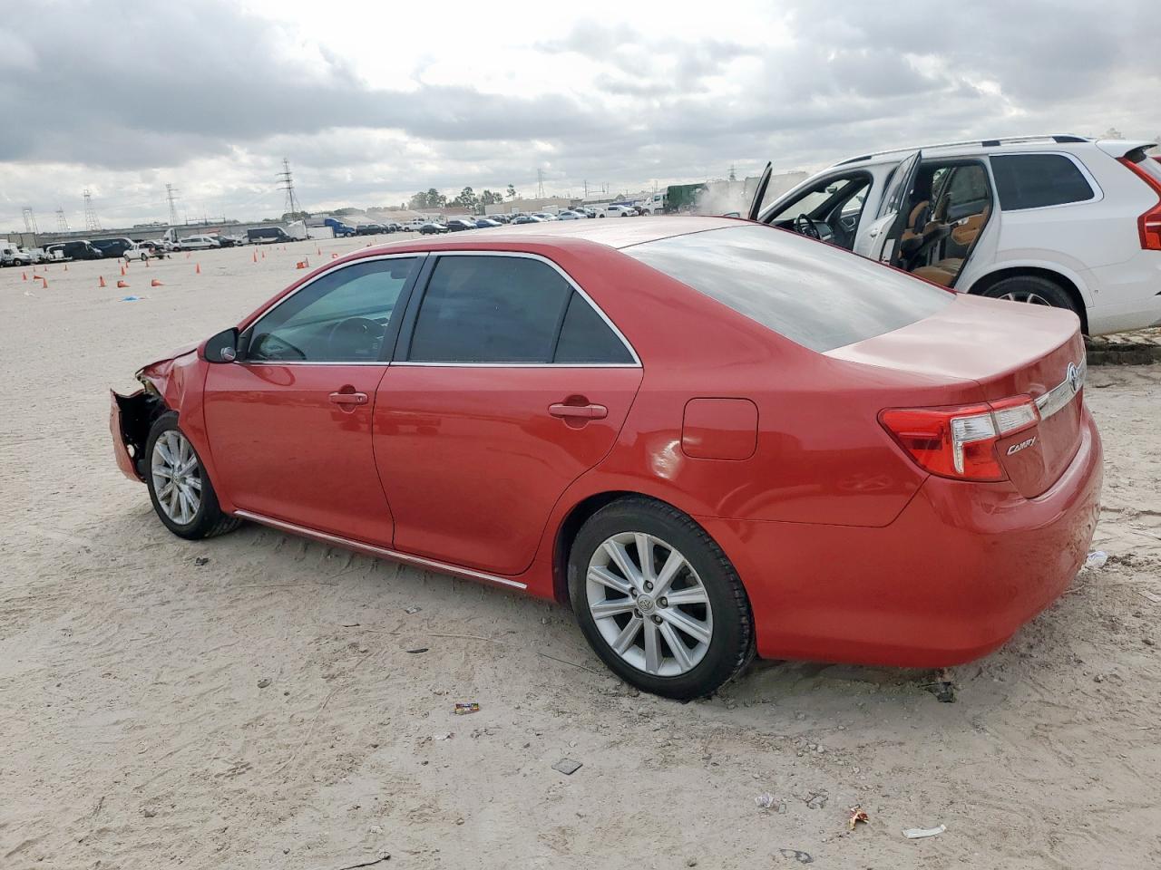 2013 Toyota Camry L - Фото 2