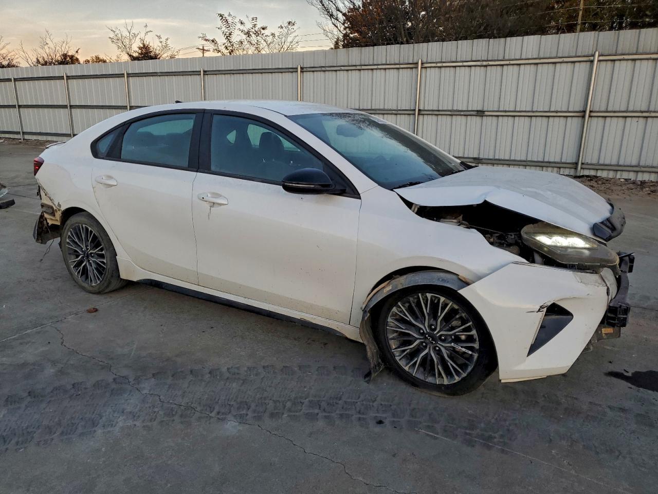 2024 Kia Forte Gt Line - Image 4