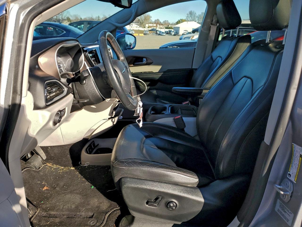 2017 Chrysler Pacifica Touring L - Фото 7
