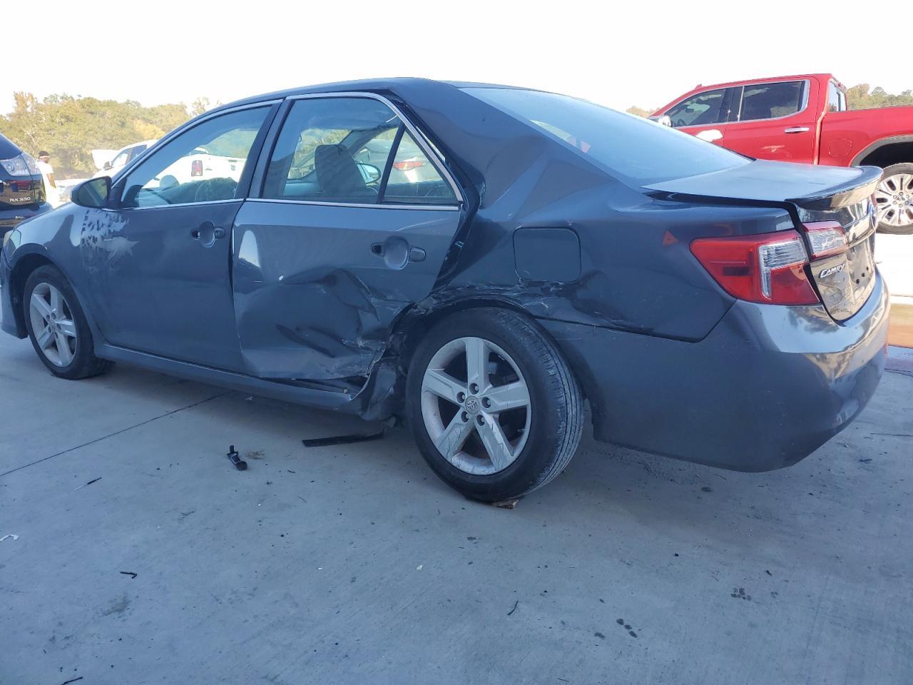 2012 Toyota Camry Base - Фото 2