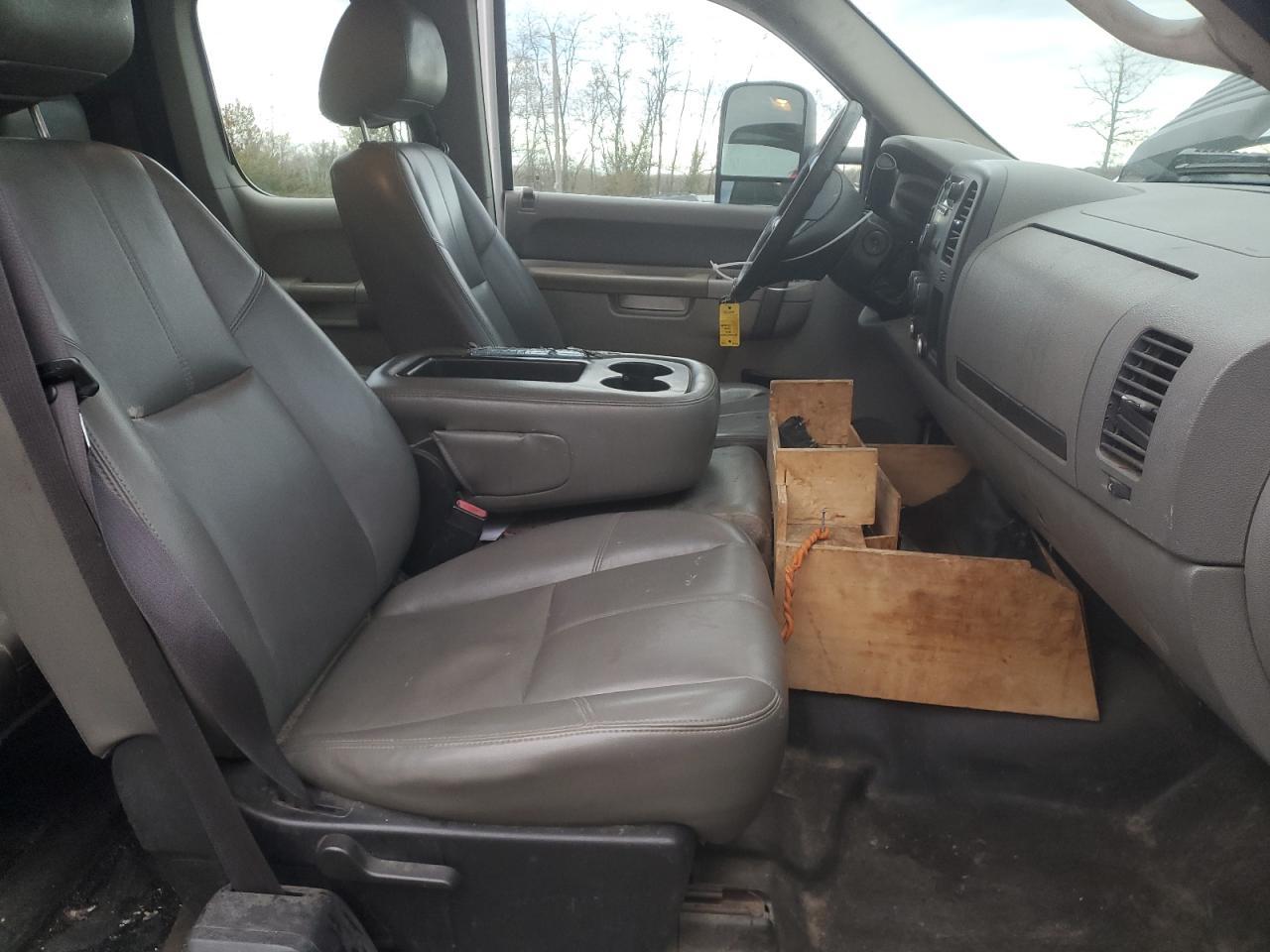 2010 Chevrolet Silverado Utility / Service Truck - Image 7