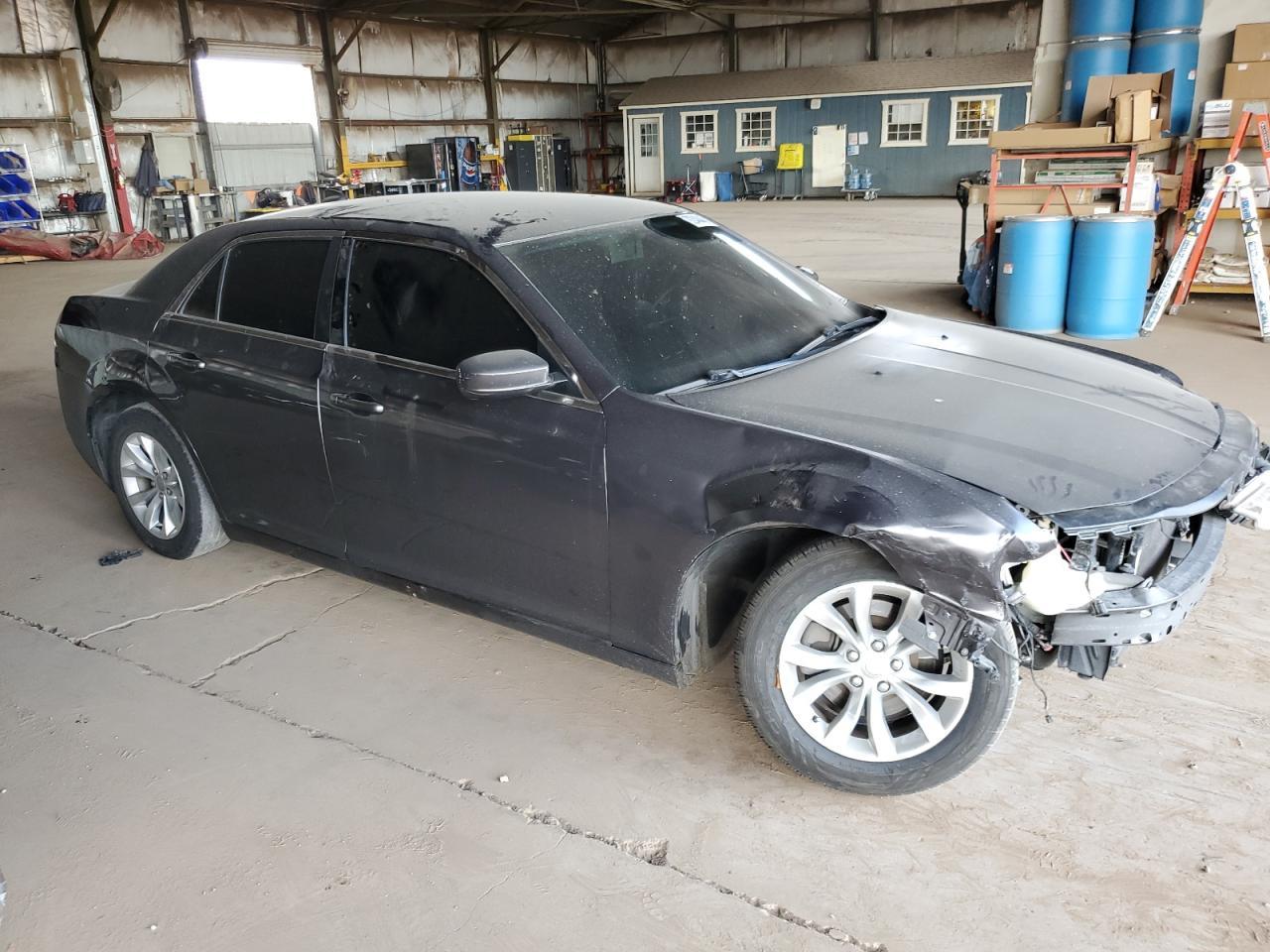 2016 Chrysler 300 Limited - Image 4