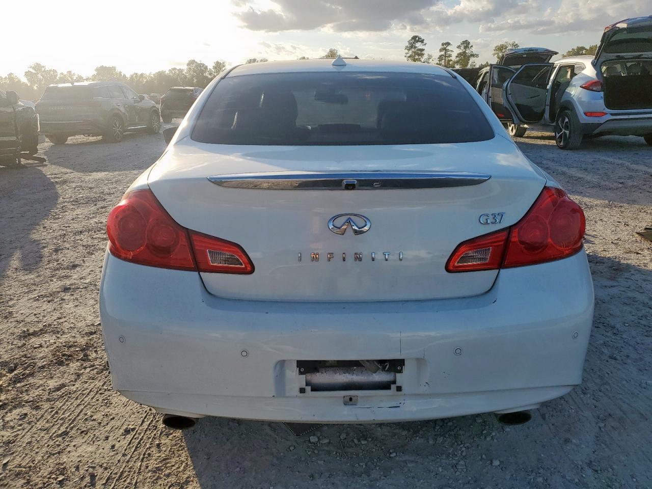 2011 Infiniti G37 Base - Фото 6