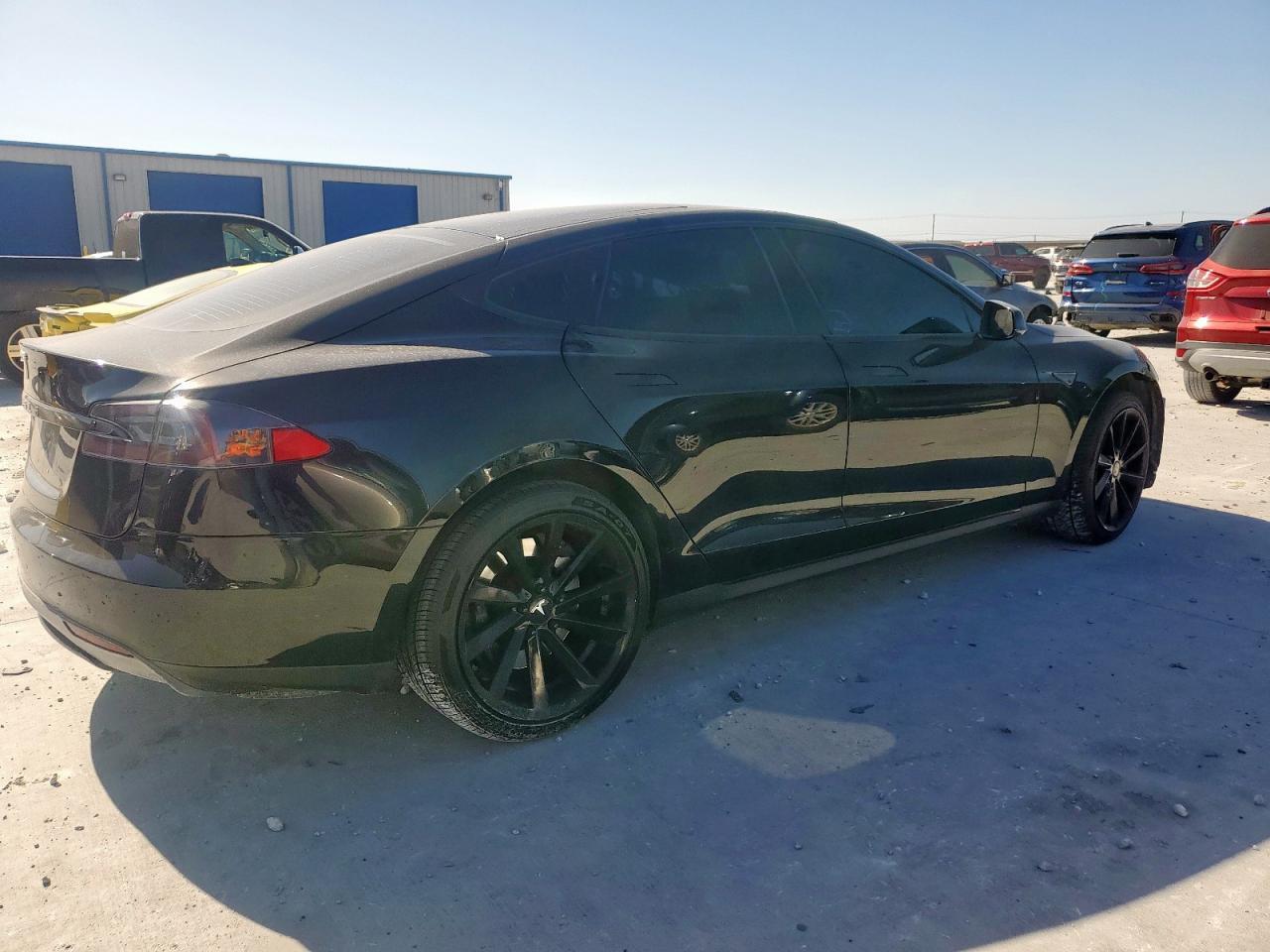 2014 Tesla Model S - Image 3