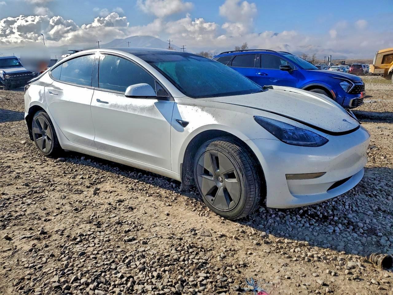 2023 Tesla Model 3 - Image 4