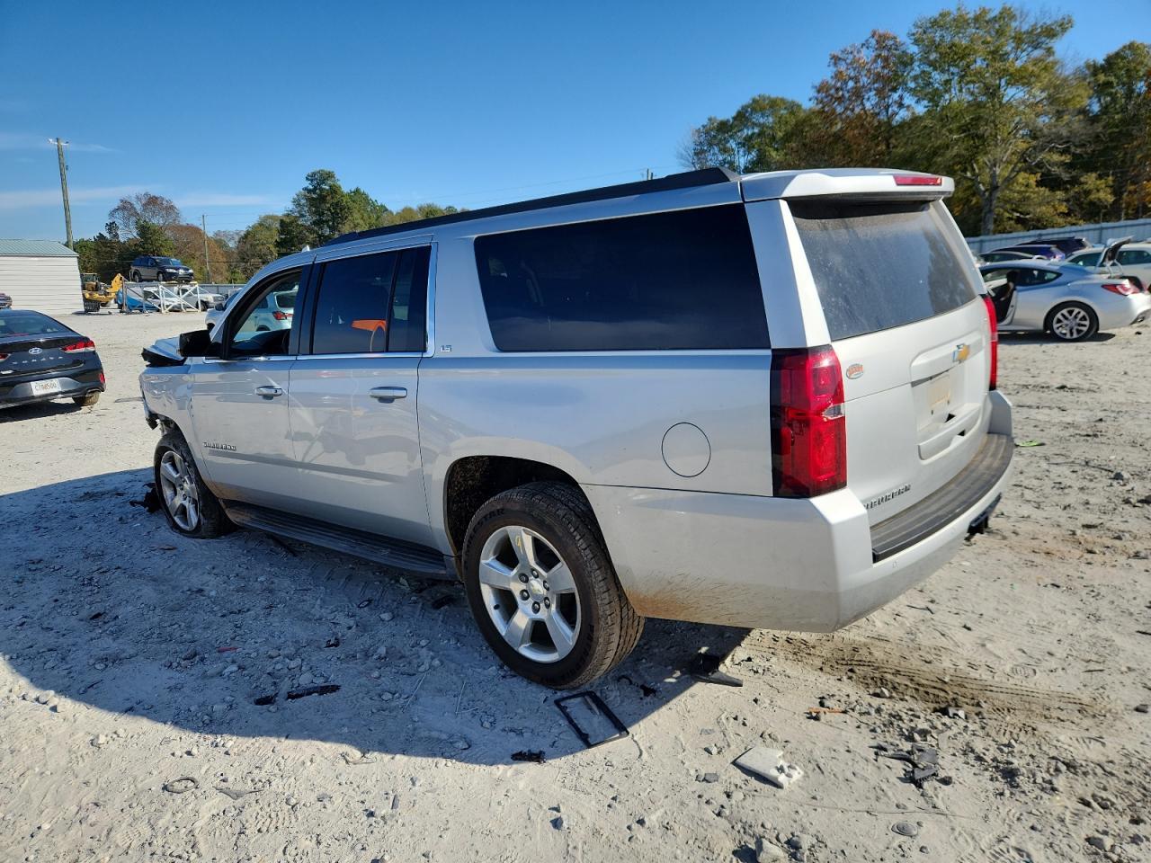 2015 Chevrolet Suburban C1500 Ls - Image 2