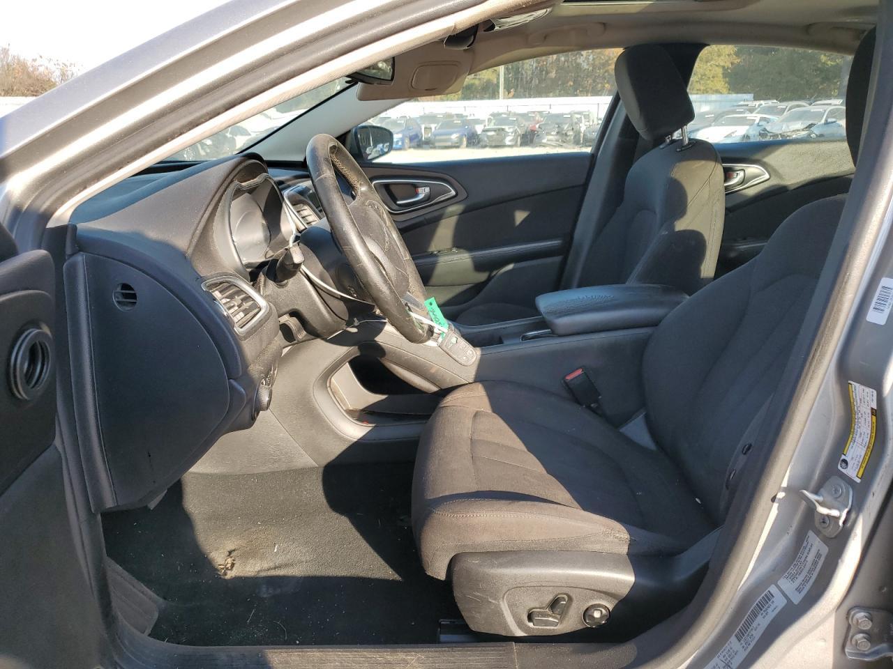 2015 Chrysler 200 Limited - Image 7