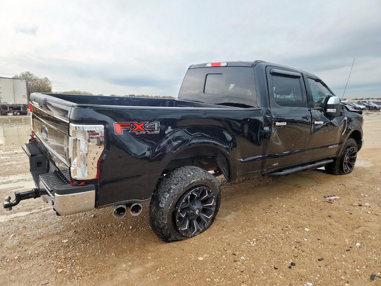 2017 Ford F350 Super Duty - Image 3