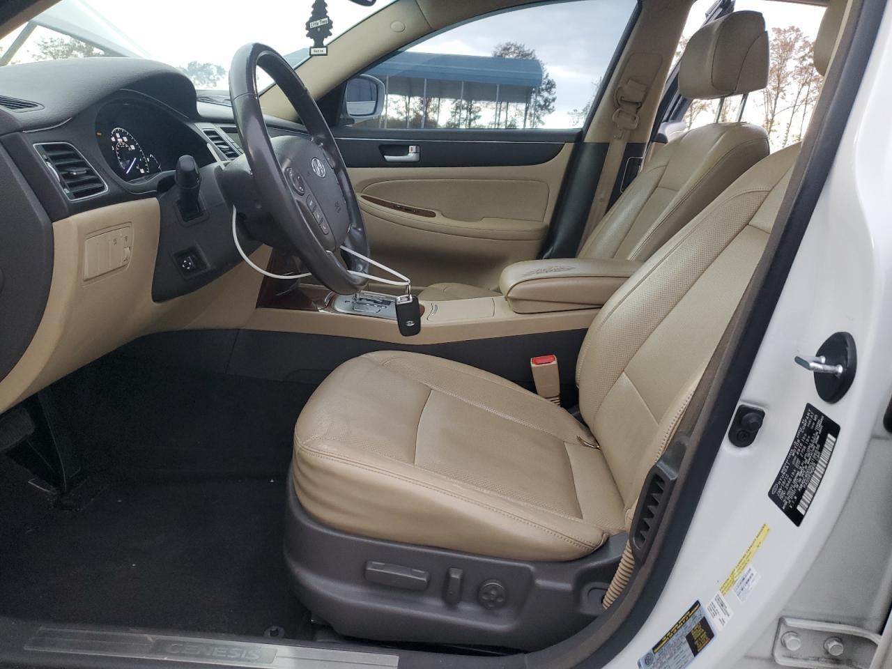 2012 Hyundai Genesis 3.8L - Фото 7