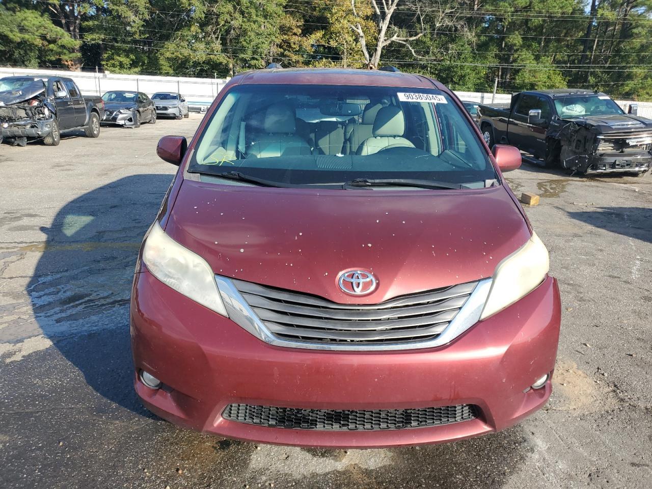 2011 Toyota Sienna Xle 8-Passenger - Image 5