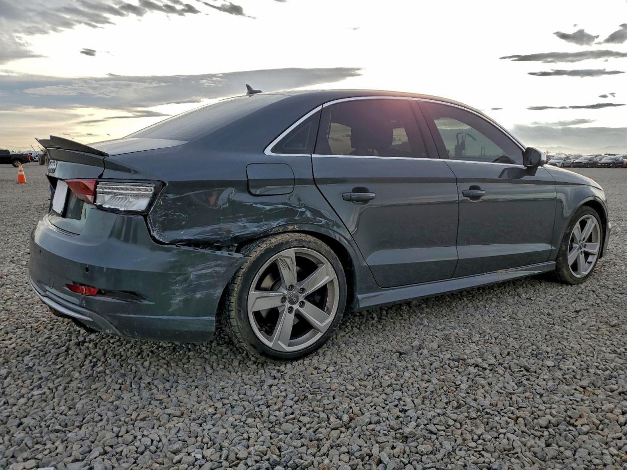 2017 Audi S3 Premium Plus - Фото 3