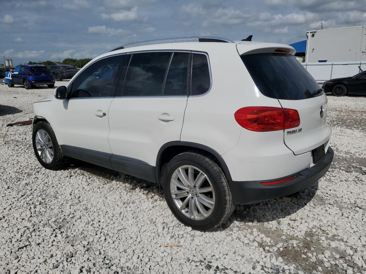 2013 Volkswagen Tiguan S - Фото 2