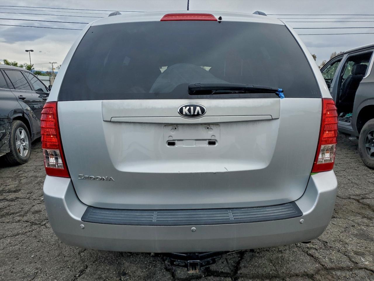 2014 Kia Sedona Lx - Image 6