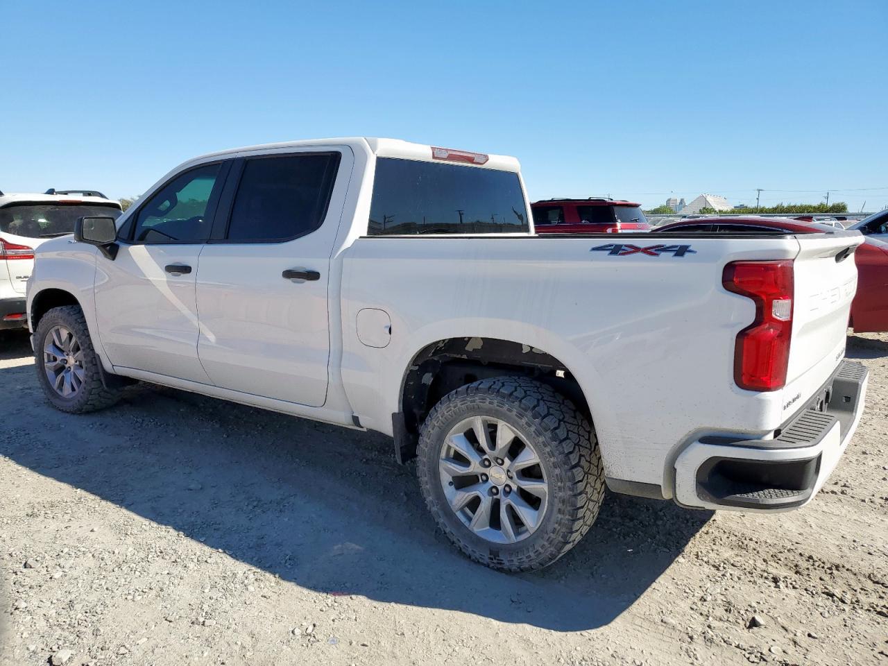 2019 Chevrolet Silverado K1500 Custom - Фото 2